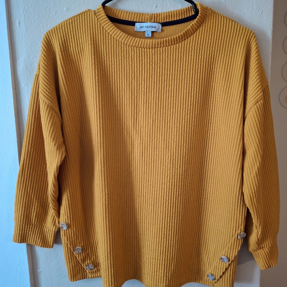 🪷3/$25 Mustard Yellow Knit Top with buttons